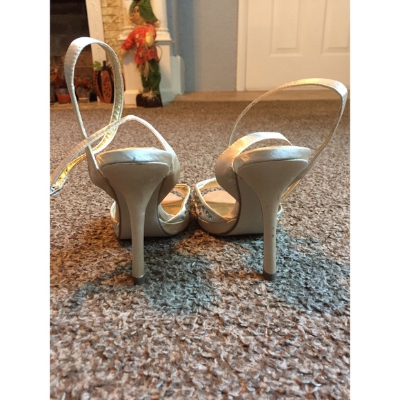 Size 7 cream/gold heels - Picture 4 of 4